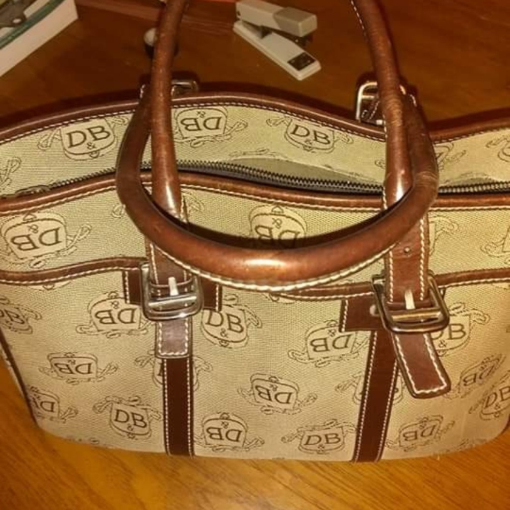 Authentic doing Dooney and Burke used shoulder pur